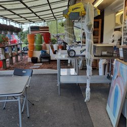 Auntie El's Farm Market and Bakery - Outdoor Dining