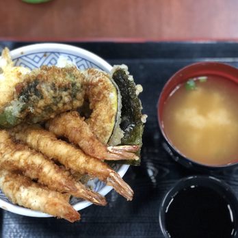 Hannosuke - Shrimp Tendon! Shrimp and assorted vegetable tempura on top of rice with a miso soup on the side! Heaven - Japanese Near Me - Los Angeles, California