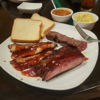 Naaman's BBQ - 3 meat plate - Barbeque Near Me - Texarkana, Texas