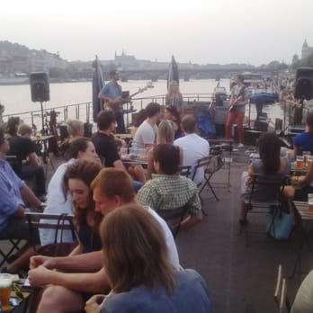 Avoid Floating Gallery - koncert - Art Galleries Near Me - Prague, Puerto Rico