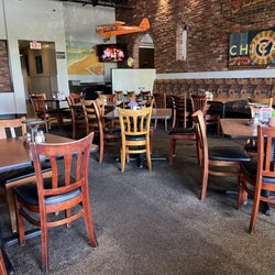 Selma's Chicago Pizzeria & Tap Room - Tables