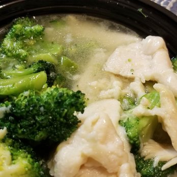 Rice N Roll - Watery White Sauced Rubber Chicken and Broccoli :( - Sushi Bars Near Me - Lutz, Florida