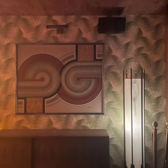 Blind Barber - Retro 70's décor - Barbers Near Me - Highland Park, California