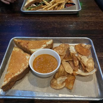 Henry's Tavern - Grilled Cheese - New American Near Me - Denver, Colorado