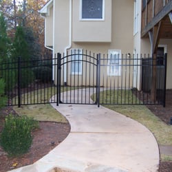 Summit Fence - 5' pear Top Aluminum W/Arched Gate.