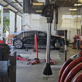 America's Tire - View of shop area from waiting room - Wheel & Rim Repair Near Me - Millbrae, California America's Tire - View of shop area from waiting room - Wheel & Rim Repair Near Me - Millbrae, California