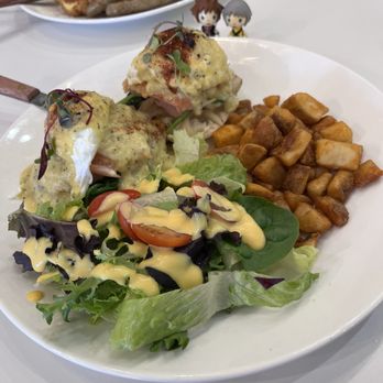 Kinaree Eatery - Smoked Salmon Benedict - Breakfast & Brunch Near Me - Irvine, California