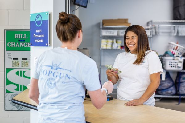 THE BIG CLEAN LAUNDROMAT - ROUND ROCK - Updated August 2024 - 33 Photos