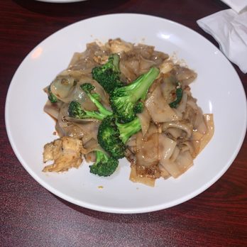 Pad Thai Classic - 94. Pad See Ew - Thai Near Me - Long Beach, California Pad Thai Classic - 94. Pad See Ew - Thai Near Me - Long Beach, California