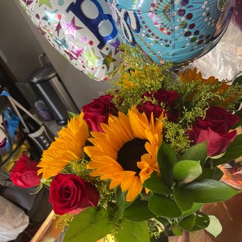 Highland Park Florist - Sunflower And Roses Bouquet! The balloons are seperate! - Florists Near Me - Los Angeles, California
