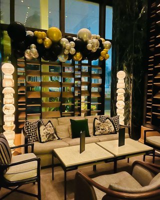 Chandelier Bar by null