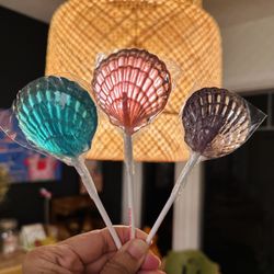 Sparko Sweets - Clamshell lollipops for mermaid themed birthday party.