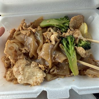 Racha Thai Cuisine - Lunch Pad see EEEEWWWWWW $12 - Thai Near Me - Chesapeake, Virginia Racha Thai Cuisine - Lunch Pad see EEEEWWWWWW $12 - Thai Near Me - Chesapeake, Virginia