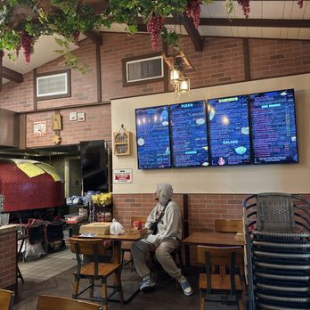 Brick Oven Pizzeria - Inside of restaurant - Pizza Near Me - Glendale, California