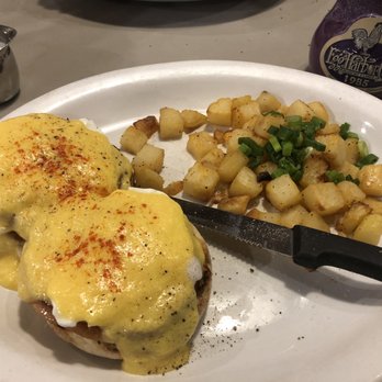 Egg Harbor Café - Barrington Benedict eggs - Breakfast & Brunch Near Me - Downers Grove, Illinois