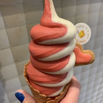 Butter Baker - Vanilla and Raspberry Ice cream - Patisserie/Cake Shop Near Me - Toronto, Ontario Butter Baker - Vanilla and Raspberry Ice cream - Patisserie/Cake Shop Near Me - Toronto, Ontario