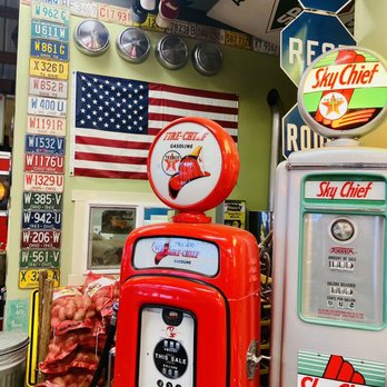 Nutty's Junkyard Grill - American Near Me - Arlington, Washington
