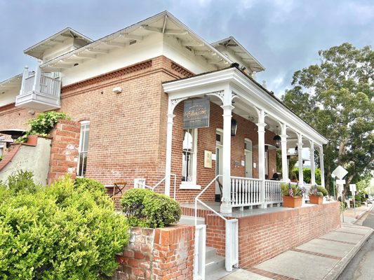 Ellie's Table by null