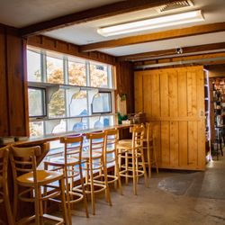 Organnons Natural Market - Dine-in area