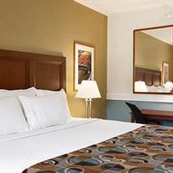 Days Inn by Wyndham Shelburne/Burlington - Standard King Bed Room