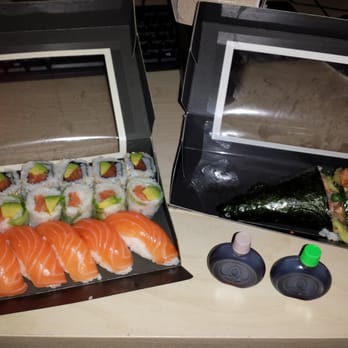 Sushi Shop - Sushi boxe Salmon Lovers et le Temaki mariné - Japanese Near Me - Lille, 59 Sushi Shop - Sushi boxe Salmon Lovers et le Temaki mariné - Japanese Near Me - Lille, 59