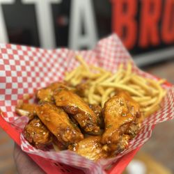 OUTTA BRONX - 8 pc Wing combo