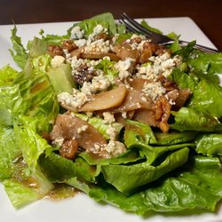Lucca Kitchen And Cocktails - Pear and blue cheese salad