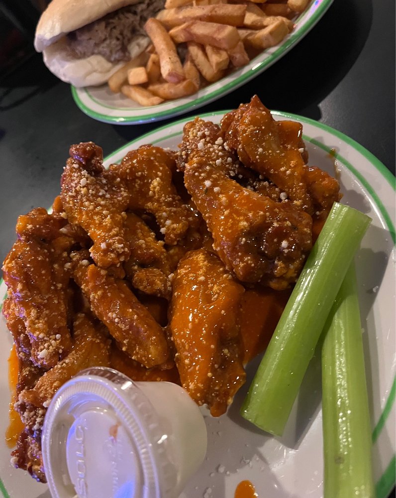 CLASSICS BAR & GRILL Updated August 2024 1259 Bryn Mawr St