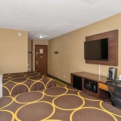 Super 8 by Wyndham Superior WI - Guest room