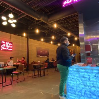 Houston TX Hot Chicken - Inside vibe of the restaurant - Chicken Shop Near Me - Novi, Michigan