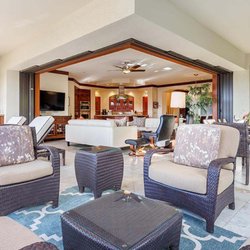 Maui Vacation Advisors - Wailea Beach Villas, corner unit w/ spacious deck & floor to ceiling pocket doors