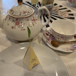 The cute packaging for my Earl Grey tea. The cute packaging for my Earl Grey tea.