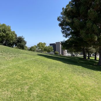 Bicknell Park - Lots of green grass on a slight slope. - Parks Near Me - Montebello, California