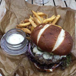 Hamnplan 9 - Hamburgare med pretzelbröd