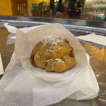 Beard Papa's - Regular Cream Puff - Bakeries Near Me - Los Angeles, California