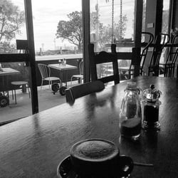 Chain of Fools - Great location right across the road from the beach