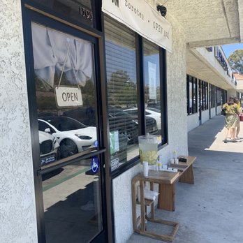 Torotea - waiting line has samples & sunscreen, so thoughtful 3 - Coffee & Tea Near Me - Diamond Bar, California