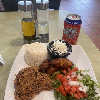 Arepas, Café & More - Pabellón plate + Frescolita - Venezuelan Near Me - Altamonte Springs, Florida Arepas, Café & More - Pabellón plate + Frescolita - Venezuelan Near Me - Altamonte Springs, Florida