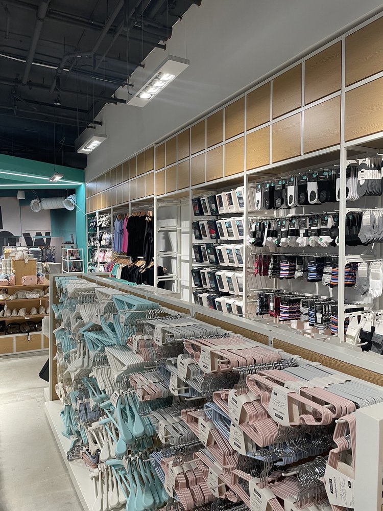 YOYOSO Updated October 2024 1111 Lincoln Rd, Miami Beach, Florida