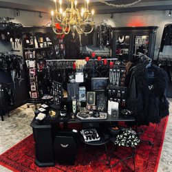 La Loupe Noir - La Loupe Noir sells dark and goth apparel and gifts in a boutique setting