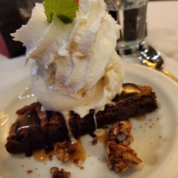 Harry & Izzy's - WORLD'S BEST BROWNIE ALERT !! !! !! Don't ever leave without this brownie....Life change for certain - Steakhouses Near Me - Indianapolis, Indiana