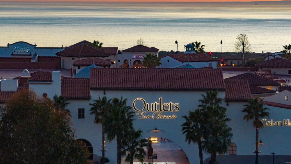 OUTLETS AT SAN CLEMENTE 101 W Avenida Vista Hermosa, San Clemente, California Outlet Stores
