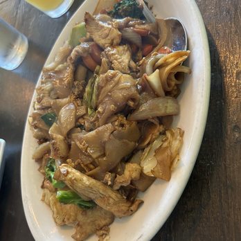Palm Thai Bistro - Drunken noodle with chicken - Thai Near Me - Fairfield, California
