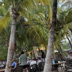 Robbie's Marina - Robbie's beach front seating