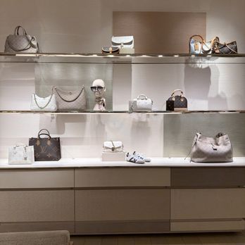 Louis Vuitton Troy Somerset Mall - Interior - Leather Goods Near Me - Troy, Michigan Louis Vuitton Troy Somerset Mall - Interior - Leather Goods Near Me - Troy, Michigan