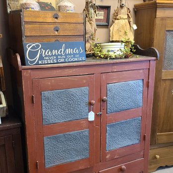 Simple Thyme Antiques & Primitives - Antiques Near Me - Frankfort, Indiana Simple Thyme Antiques & Primitives - Antiques Near Me - Frankfort, Indiana