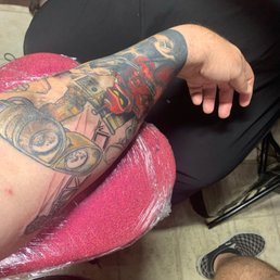 Working on the sleeve. Working on the sleeve.