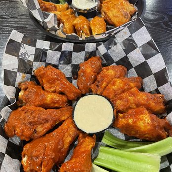 Bar-Bill East - Hot wings - Pizza Near Me - Rochester, New York Bar-Bill East - Hot wings - Pizza Near Me - Rochester, New York