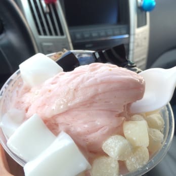 Iceskimo - Strawberry flavored snow - Ice Cream & Frozen Yogurt Near Me - San Diego, California