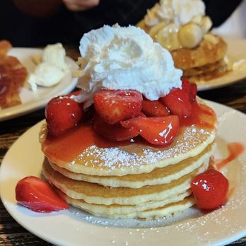 Compton's Pancake House - 5 Piece Full Stack Buttermilk Pancakes with Strawberry Topping - Breakfast & Brunch Near Me - Stroudsburg, Pennsylvania